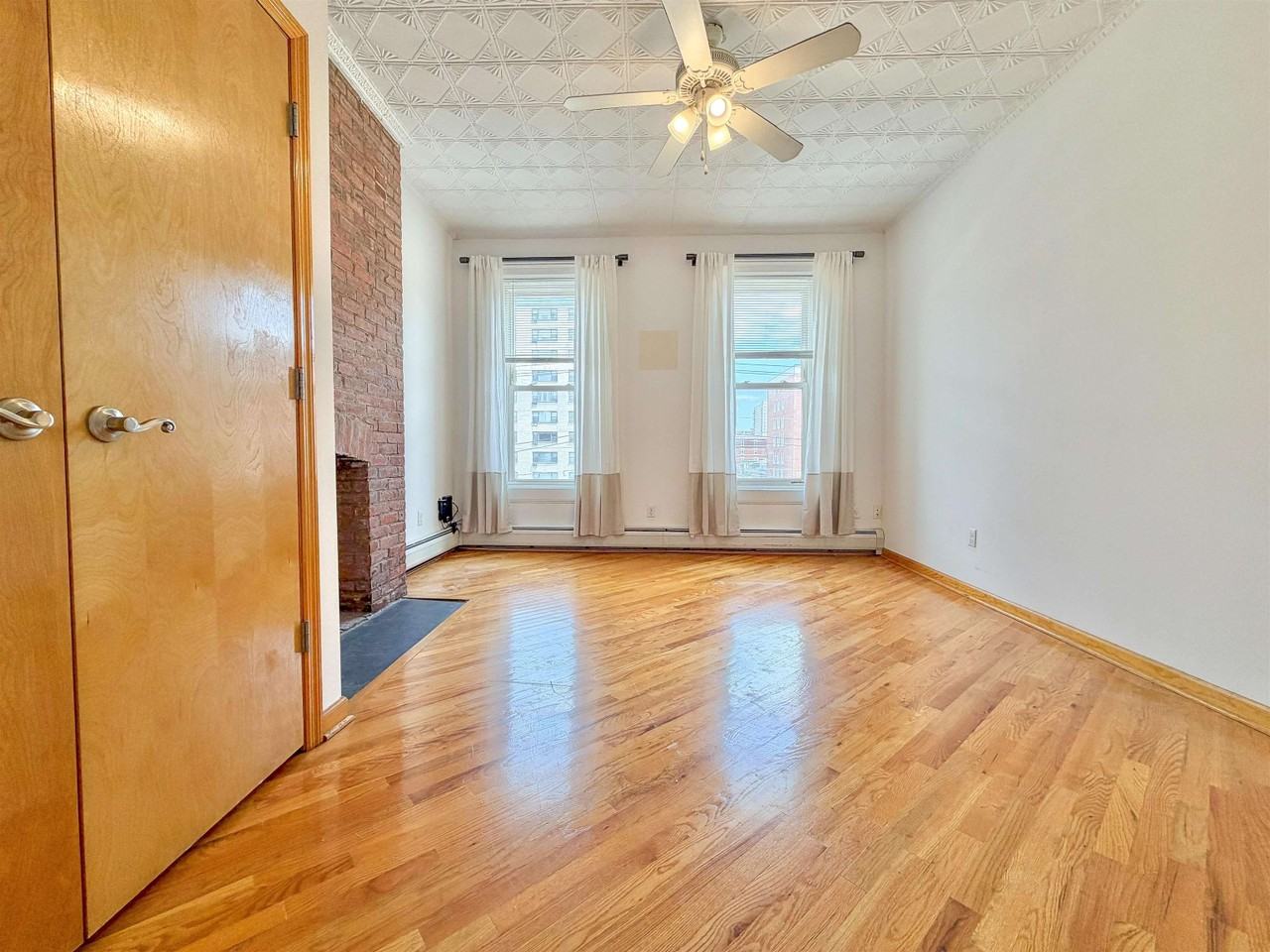 402 Madison St - Photo 3 of 13
