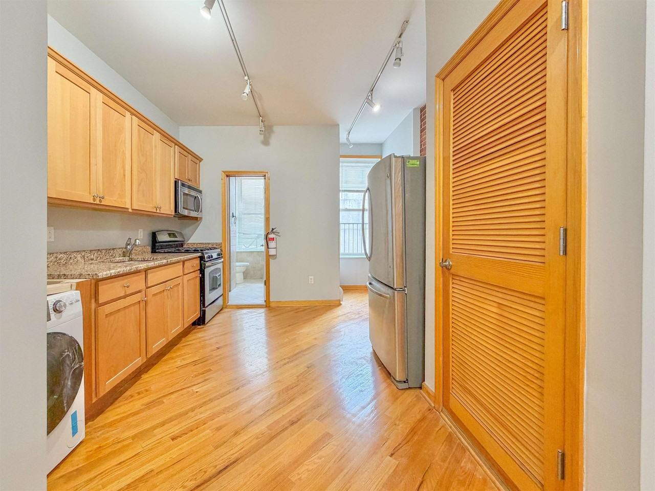 402 Madison St - Photo 5 of 13