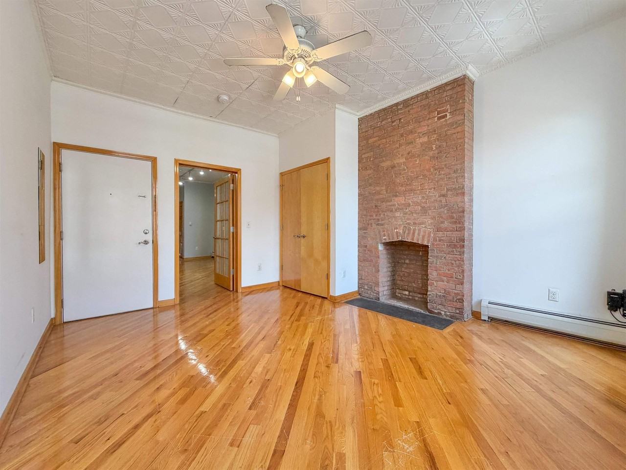 402 Madison St - Photo 6 of 13