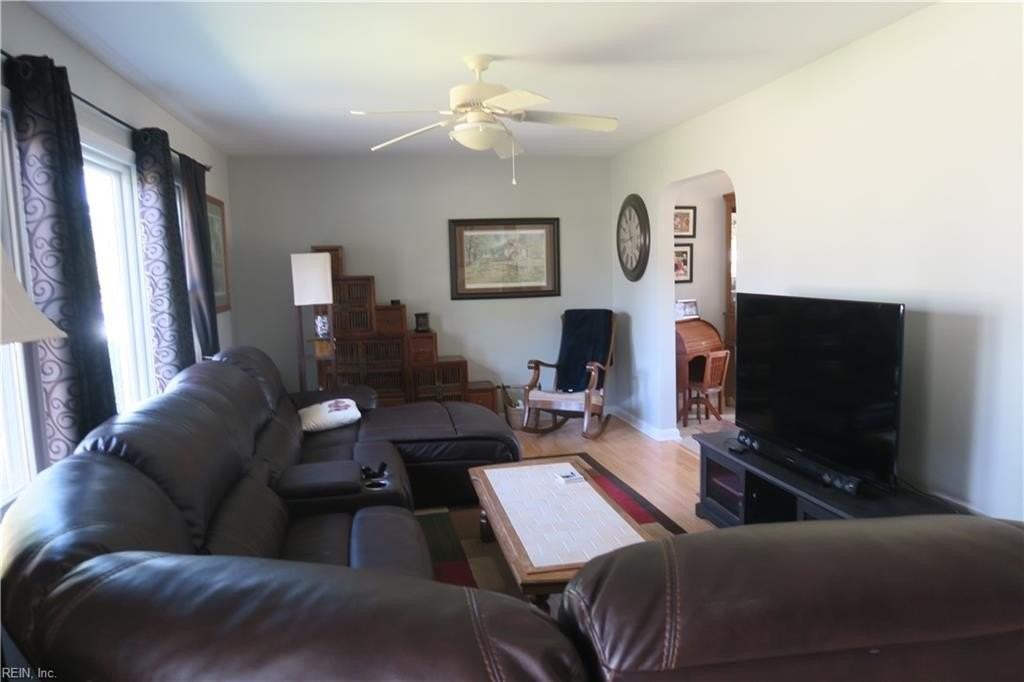4633 Crown Point Ln - Photo 3 of 20