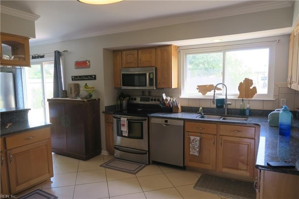 4633 Crown Point Ln - Photo 4 of 20