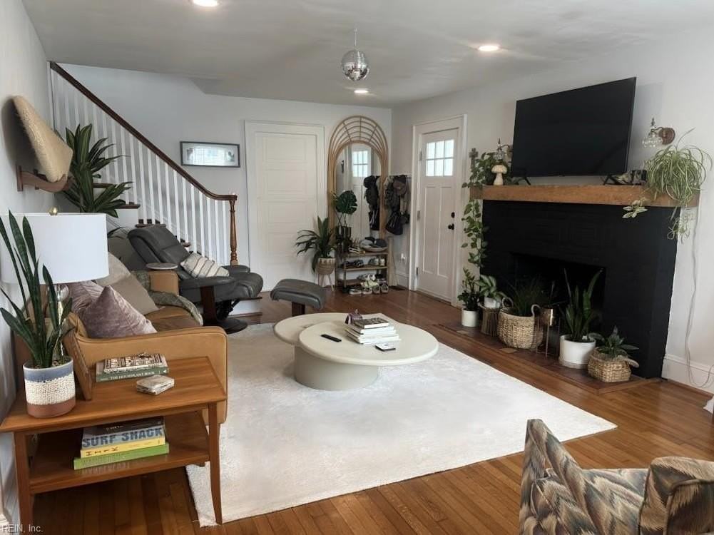 320 23rd St - Photo 4 of 19