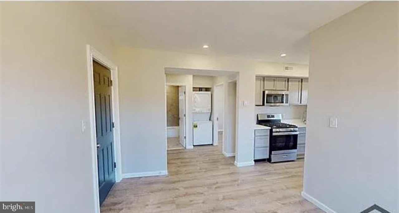 307 Division Ave Ne #101 - Photo 2 of 9