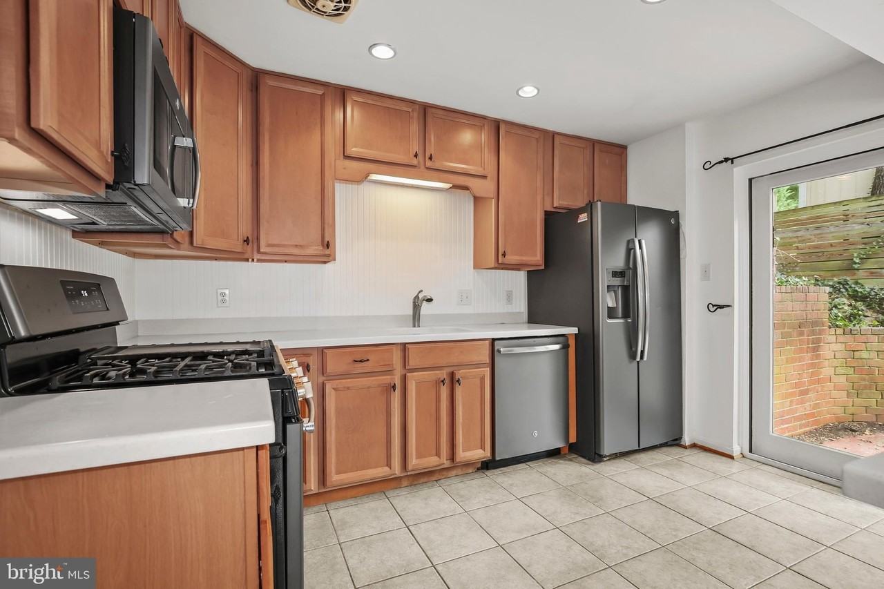 8510 Thames St - Photo 6 of 26