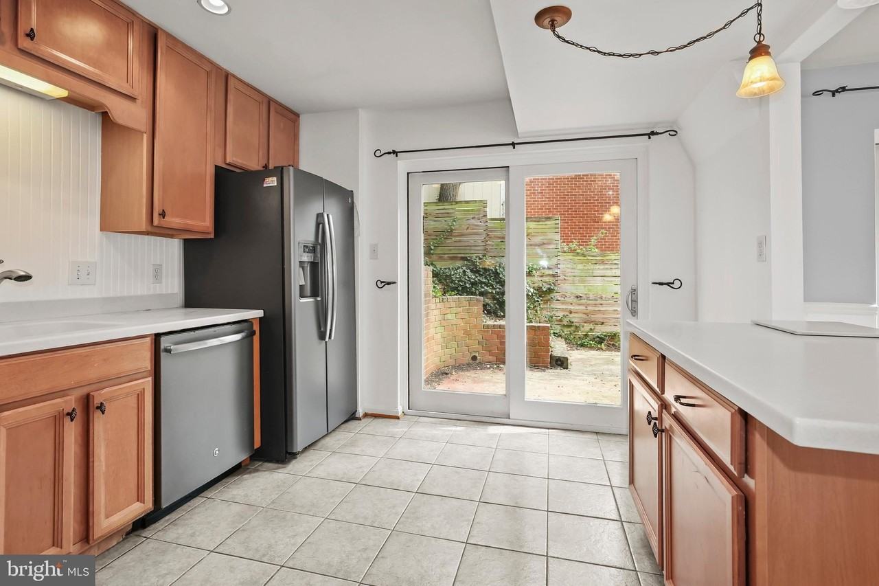 8510 Thames St - Photo 7 of 26