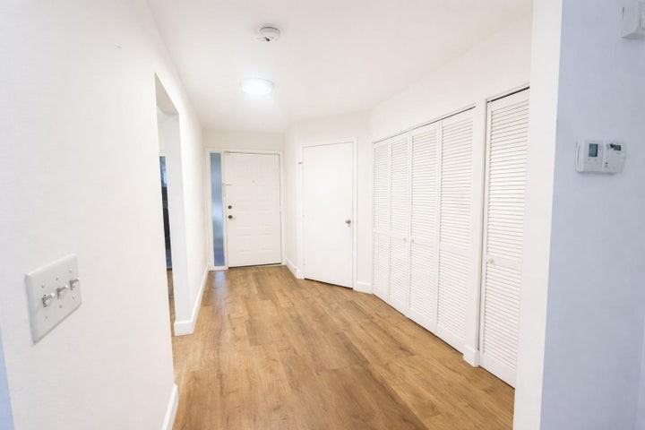 3950 Cocoplum Circle - Photo 7 of 8
