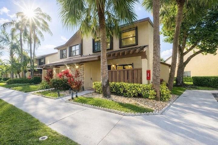 3950 Cocoplum Circle - Photo 3 of 8