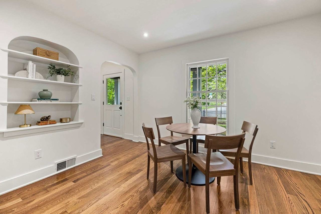 319 W Holly St #1532573P - Photo 6 of 27