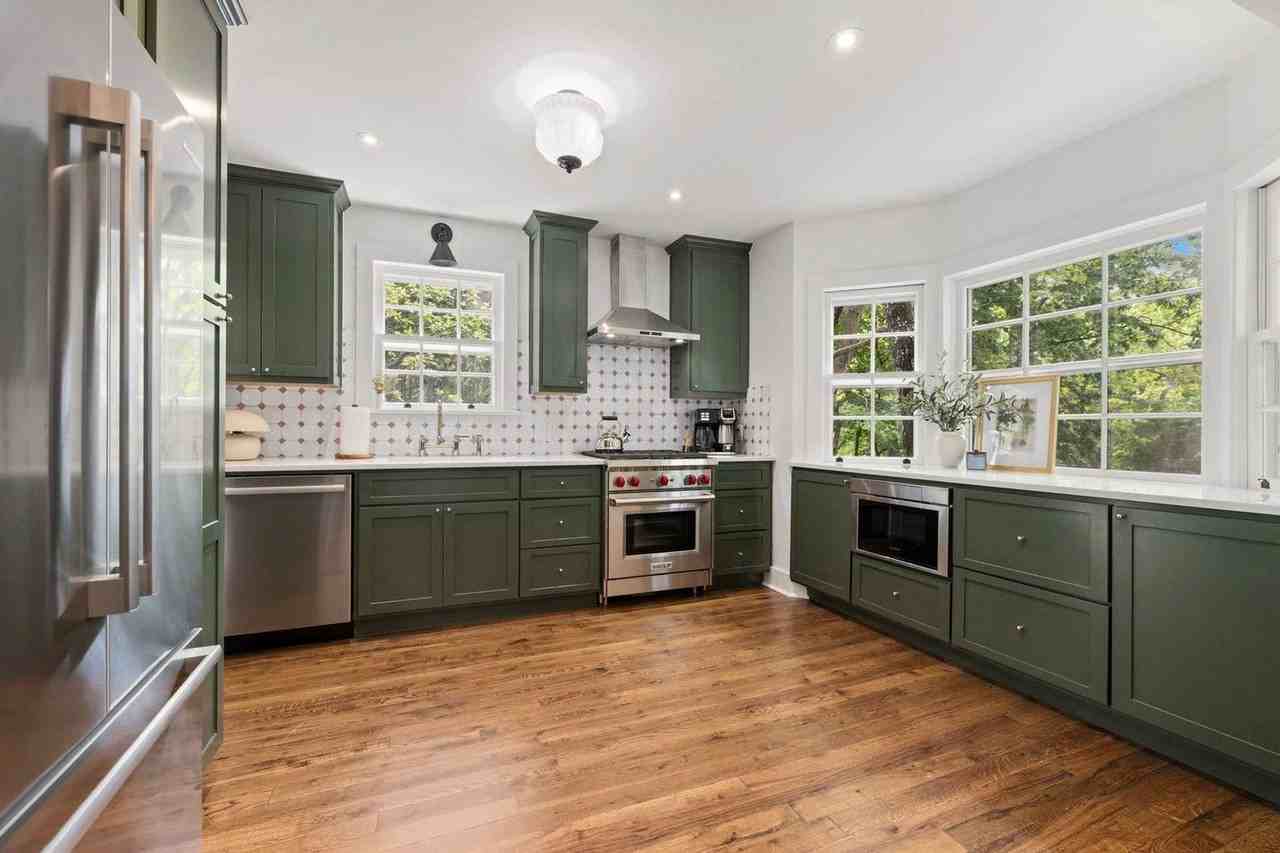 319 W Holly St #1532573P - Photo 7 of 27