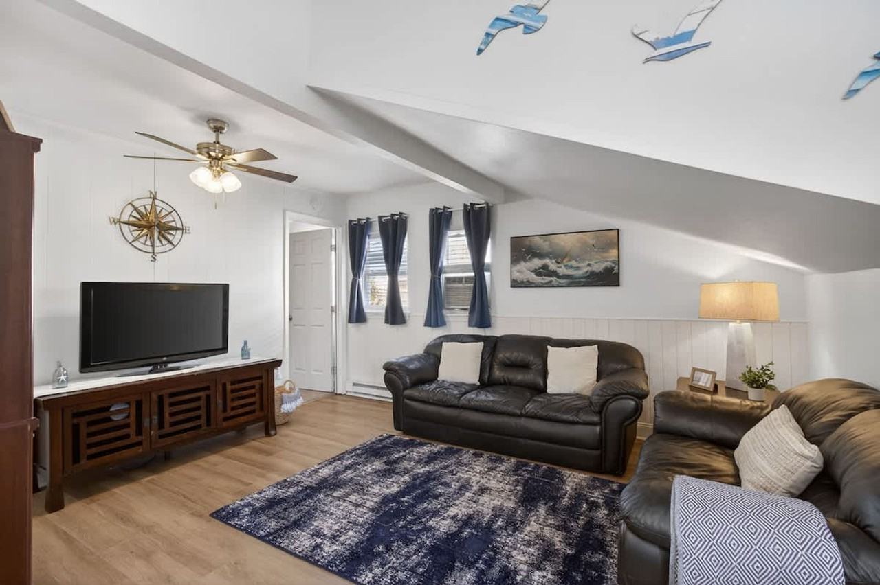 1427 W Ocean View Ave #1533636P - Photo 3 of 12