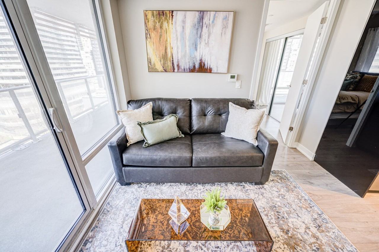 555 Yonge St #1513138P - Photo 3 of 34