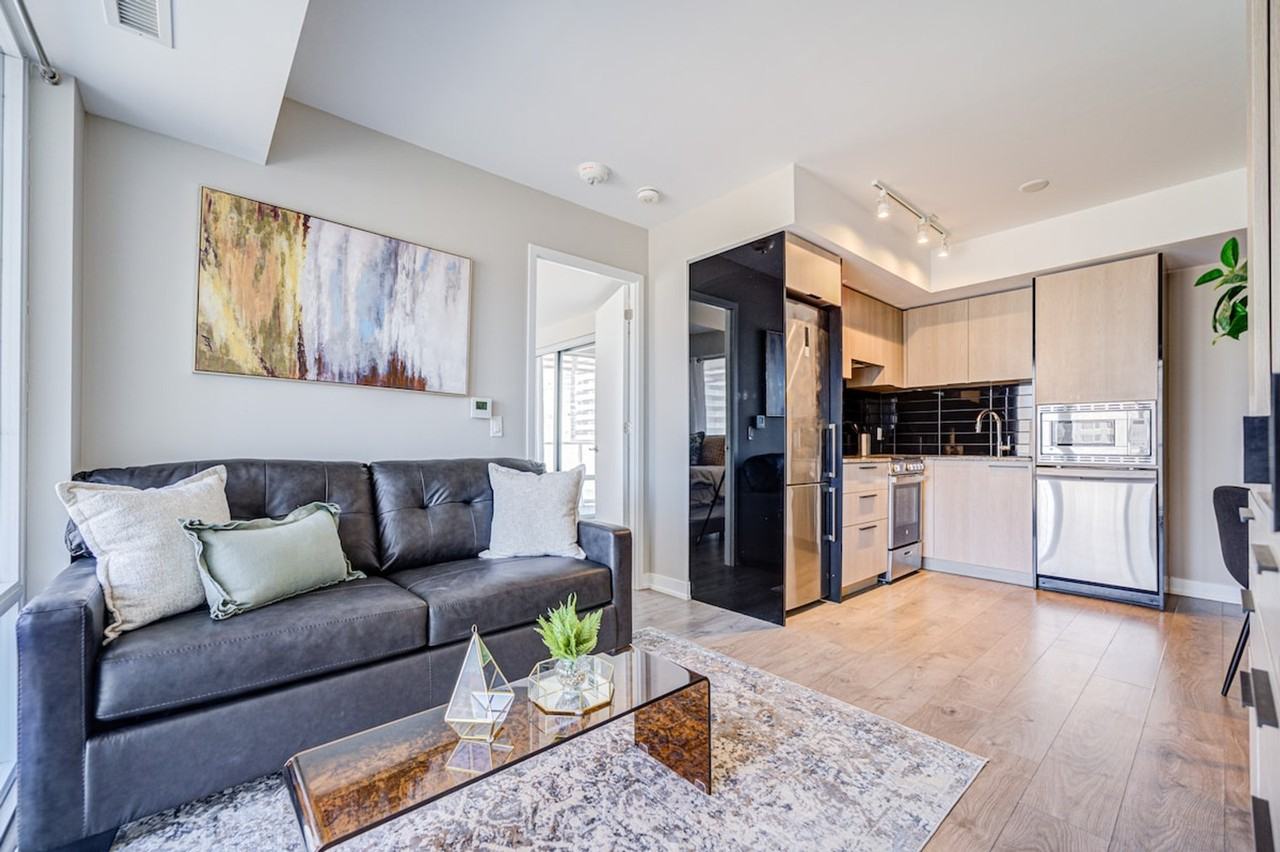 555 Yonge St #1513138P - Photo 4 of 34