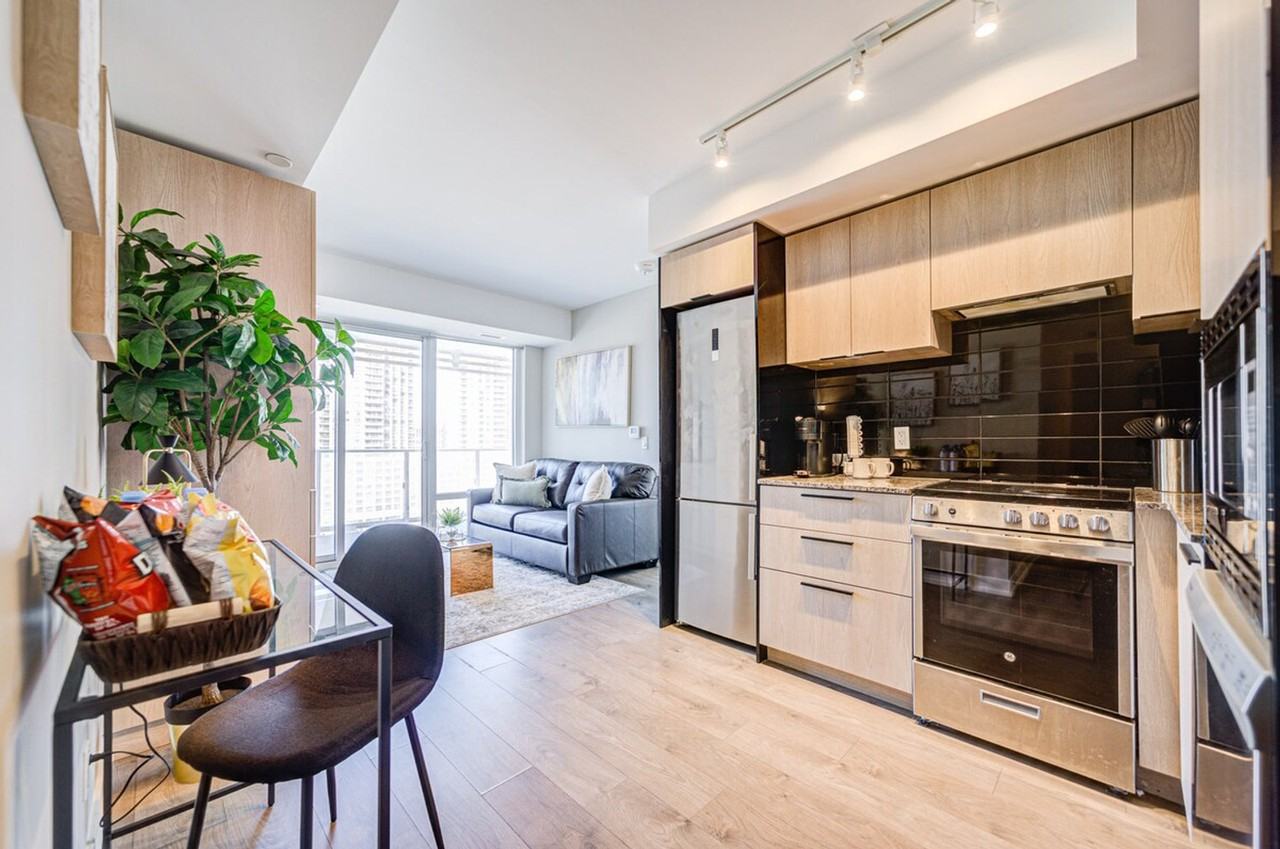 555 Yonge St #1513138P - Photo 7 of 34