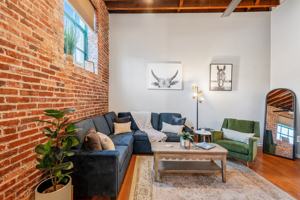 featured image of 411 W Congress St