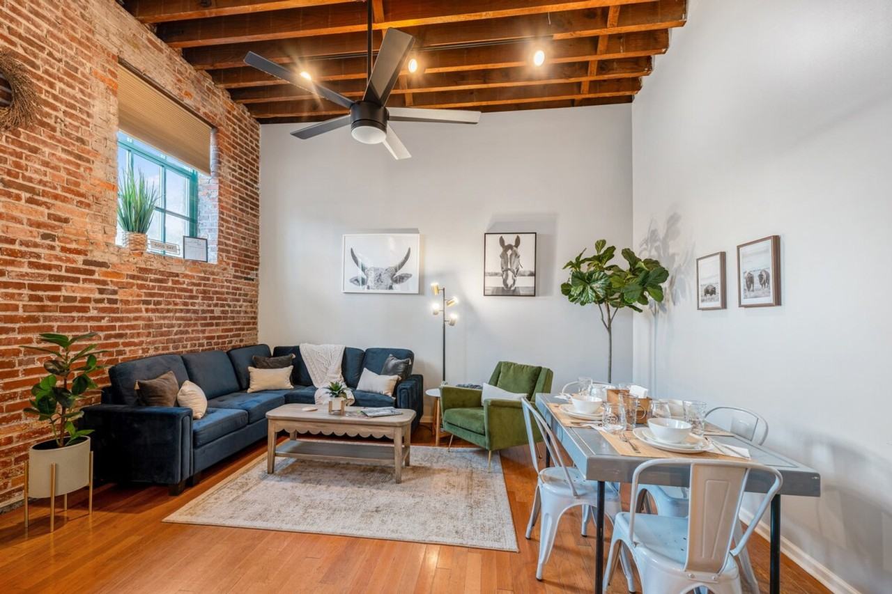 411 W Congress St #1531853P - Photo 4 of 50