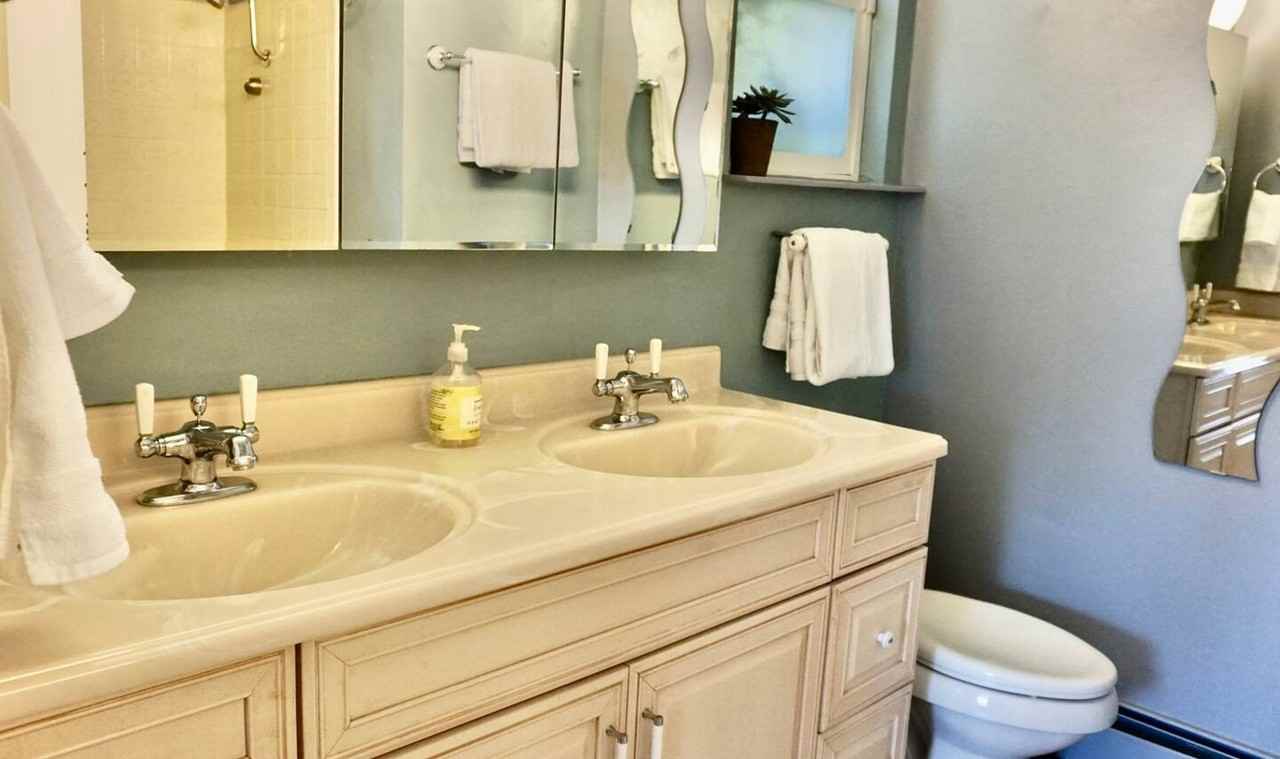 656 N Columbus St #1523707P - Photo 3 of 23