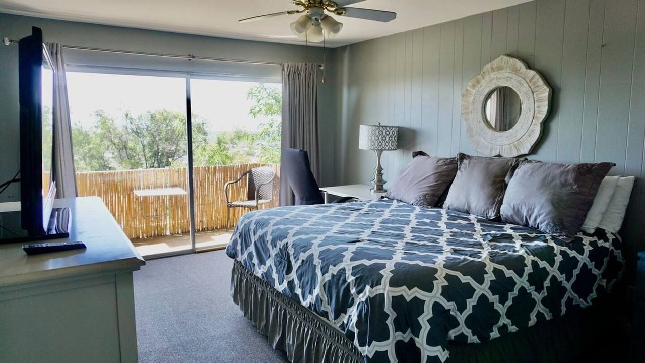 665 N Columbus St #1523706P - Photo 3 of 25