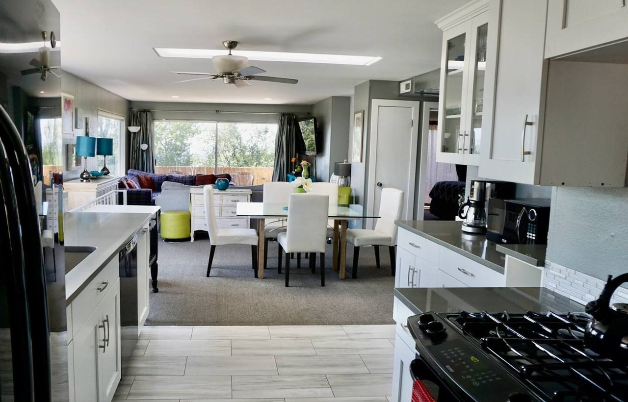 665 N Columbus St #1523706P - Photo 4 of 25