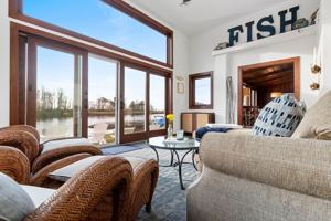 featured image of 1571 Harbor Rd