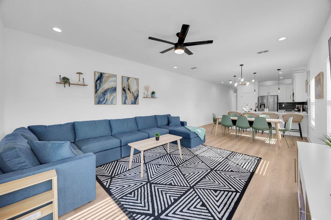 637 5th Ave S #1531283P - Photo 3 of 47