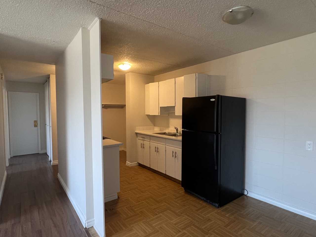 16421 Stony Plain Road Edmonton AB, T5P 4E8 - 312 - Photo 3 of 10