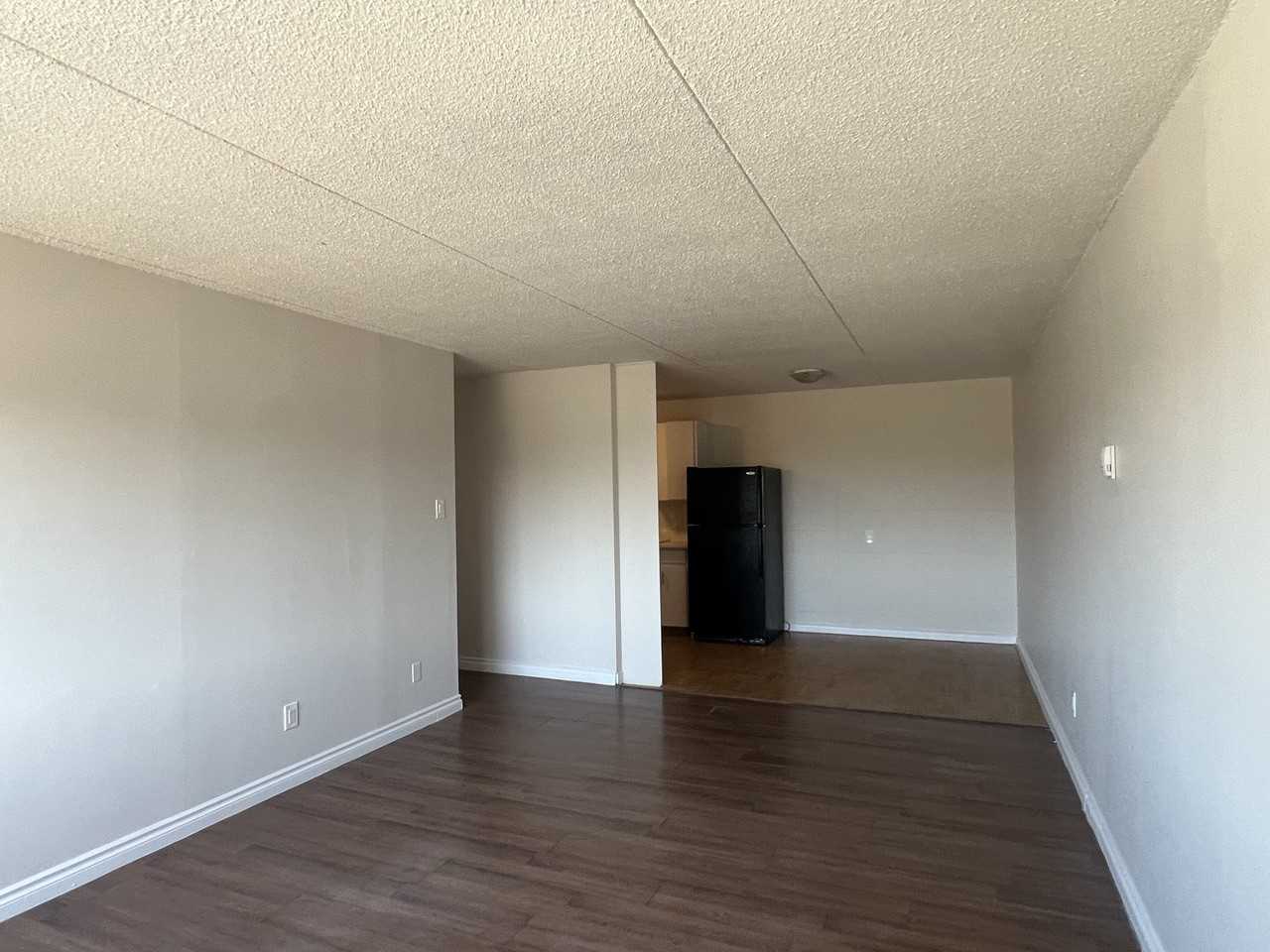 16421 Stony Plain Road Edmonton AB, T5P 4E8 - 312 - Photo 4 of 10