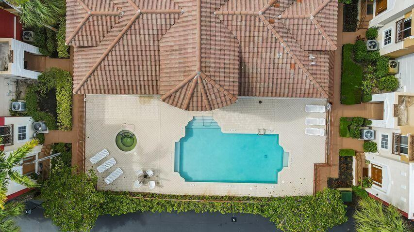1801 Coastal Bay Boulevard - Photo 3 of 8