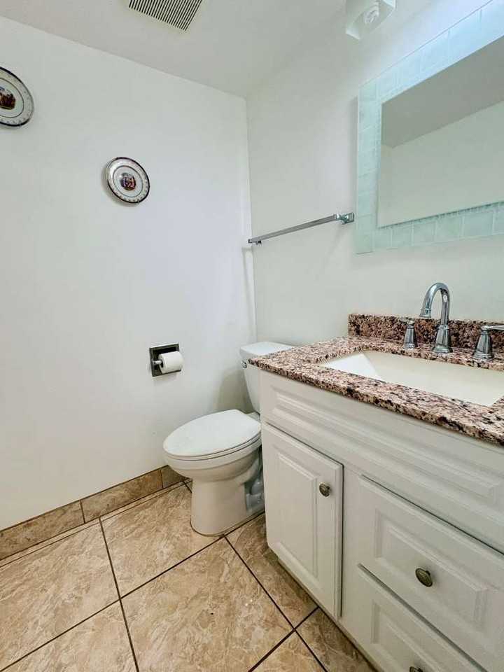 20500 West Country Club Drive #410 - Photo 5 of 8