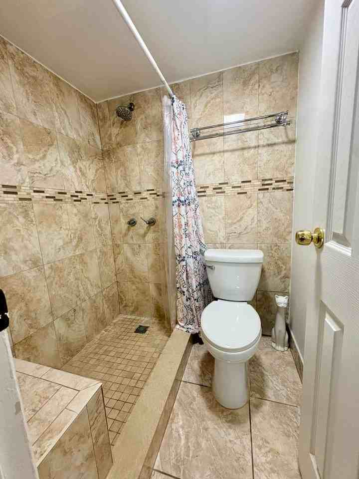 20500 West Country Club Drive #410 - Photo 6 of 8