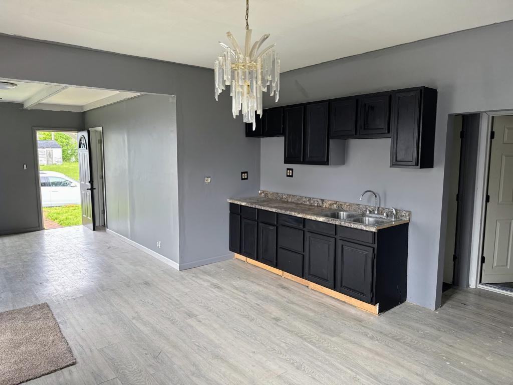 218 Charlotte St - Photo 2 of 6