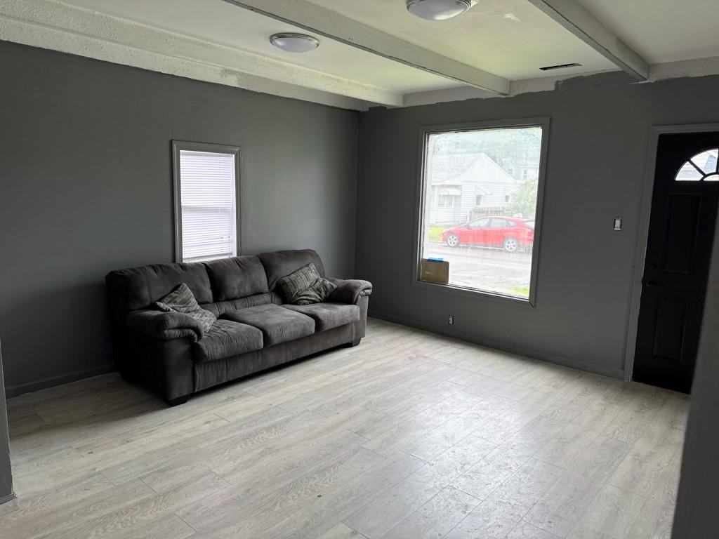 218 Charlotte St - Photo 4 of 6