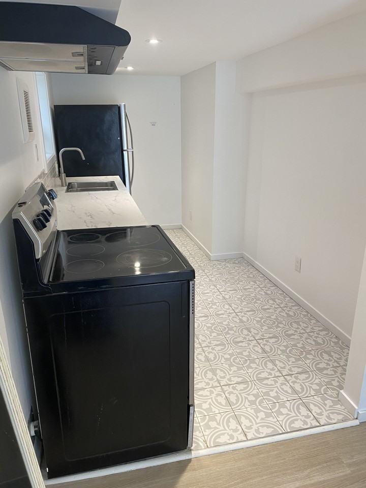 976 Glencairn Avenue - Photo 3 of 15
