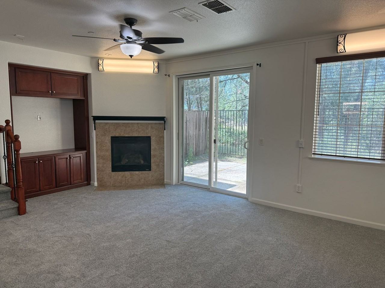 1402 Ferry Cir - Photo 3 of 15