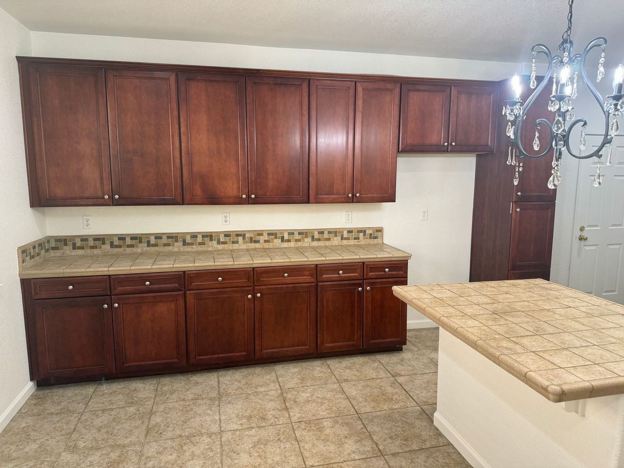 1402 Ferry Cir - Photo 4 of 15