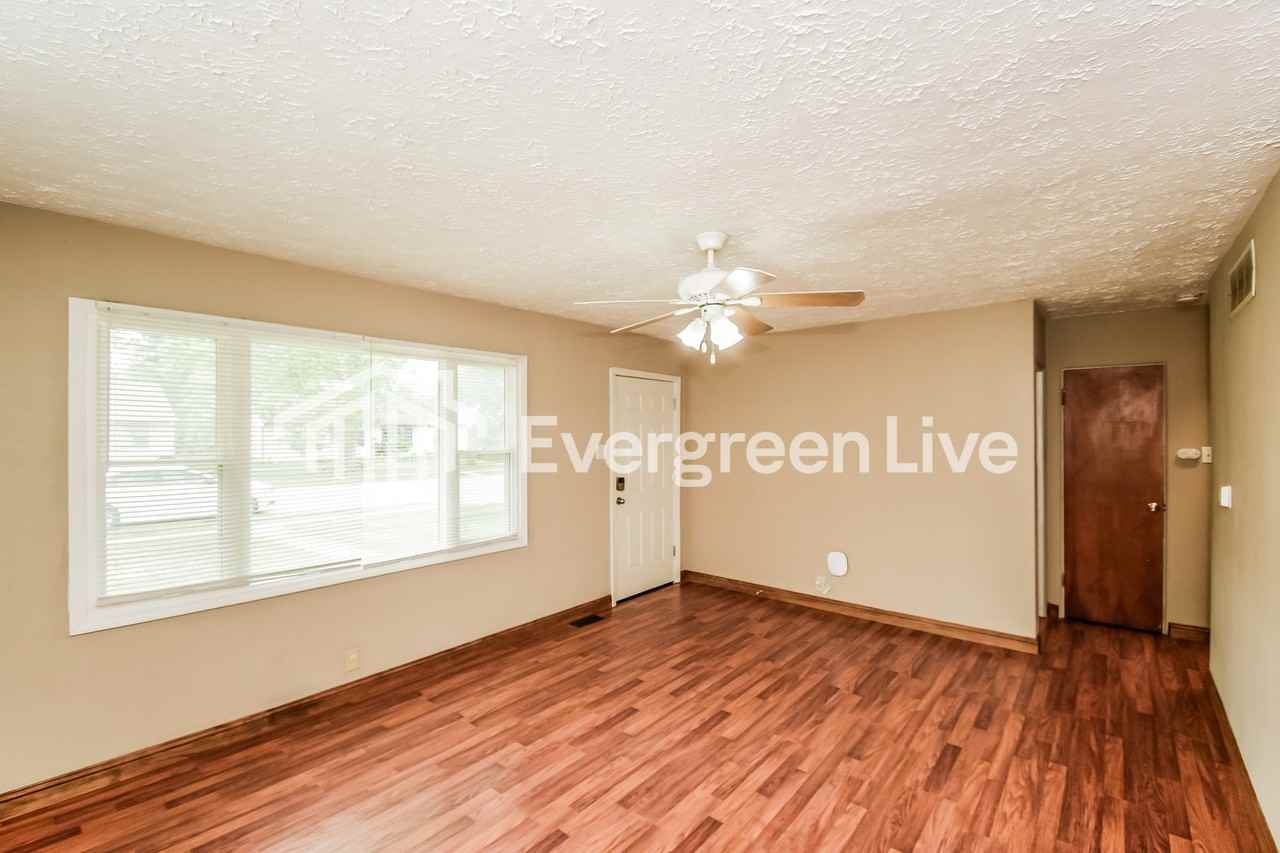 4727 Payton Ave - Photo 3 of 15