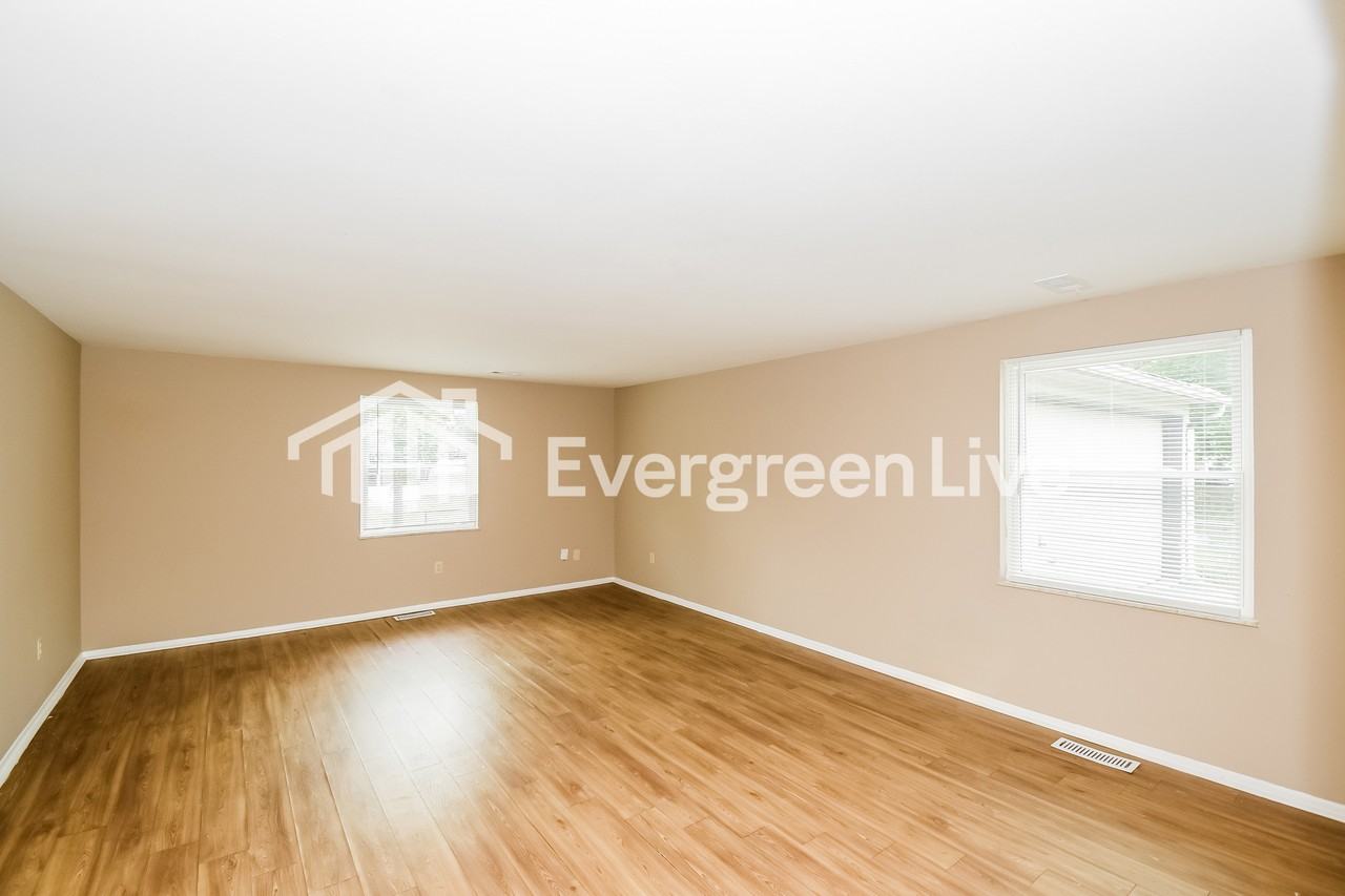 1903 Heather Ct - Photo 2 of 15