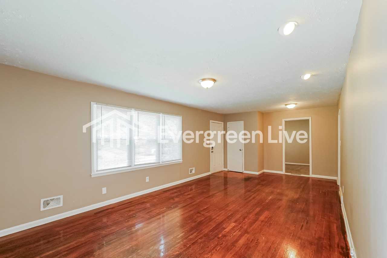 8815 Kentucky Ave - Photo 2 of 15
