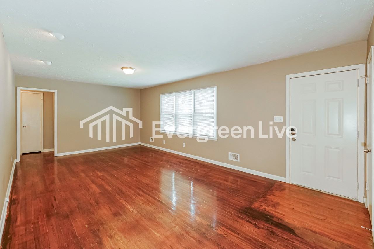 8815 Kentucky Ave - Photo 3 of 15