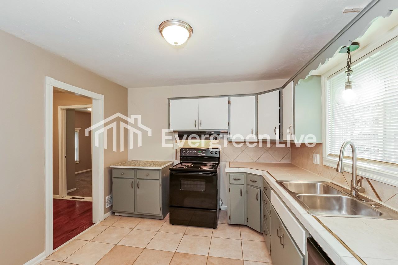8815 Kentucky Ave - Photo 7 of 15