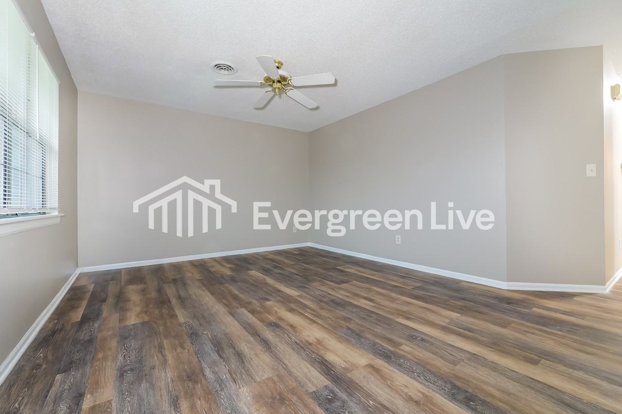 909 Stone St - Photo 3 of 15