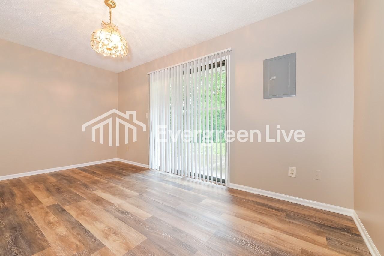 909 Stone St - Photo 6 of 15