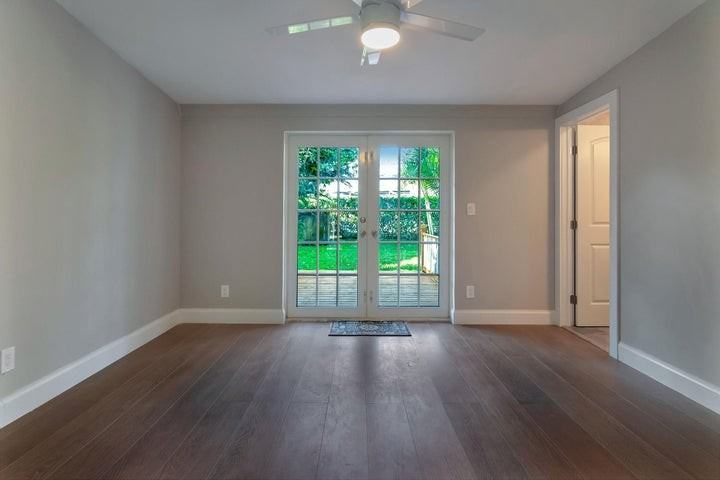 959 Southwest 18th Street - Photo 6 of 8