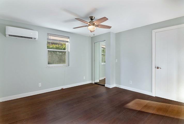 959 Southwest 18th Street - Photo 7 of 8