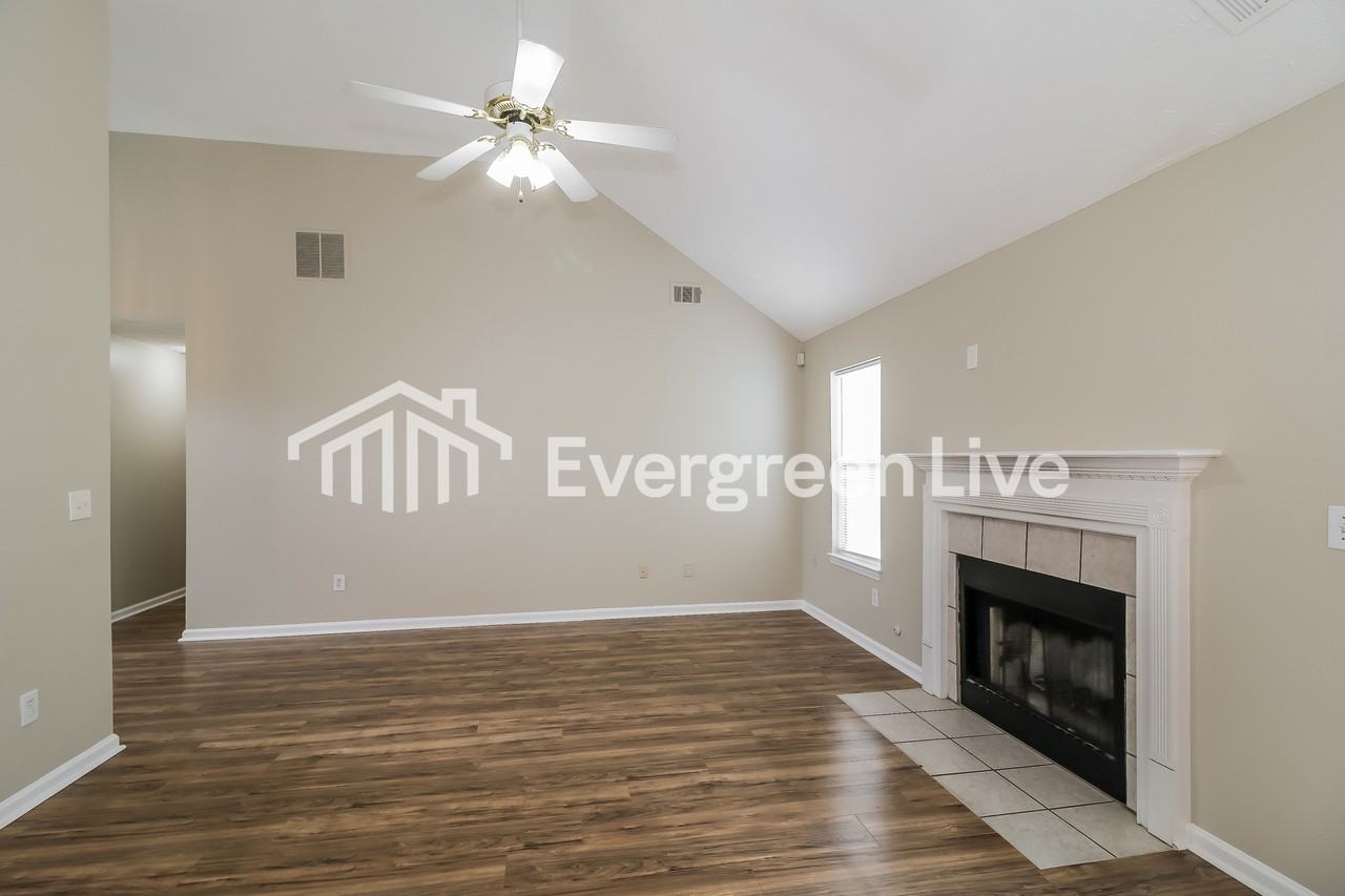 1251 Drawbridge Dr - Photo 4 of 15