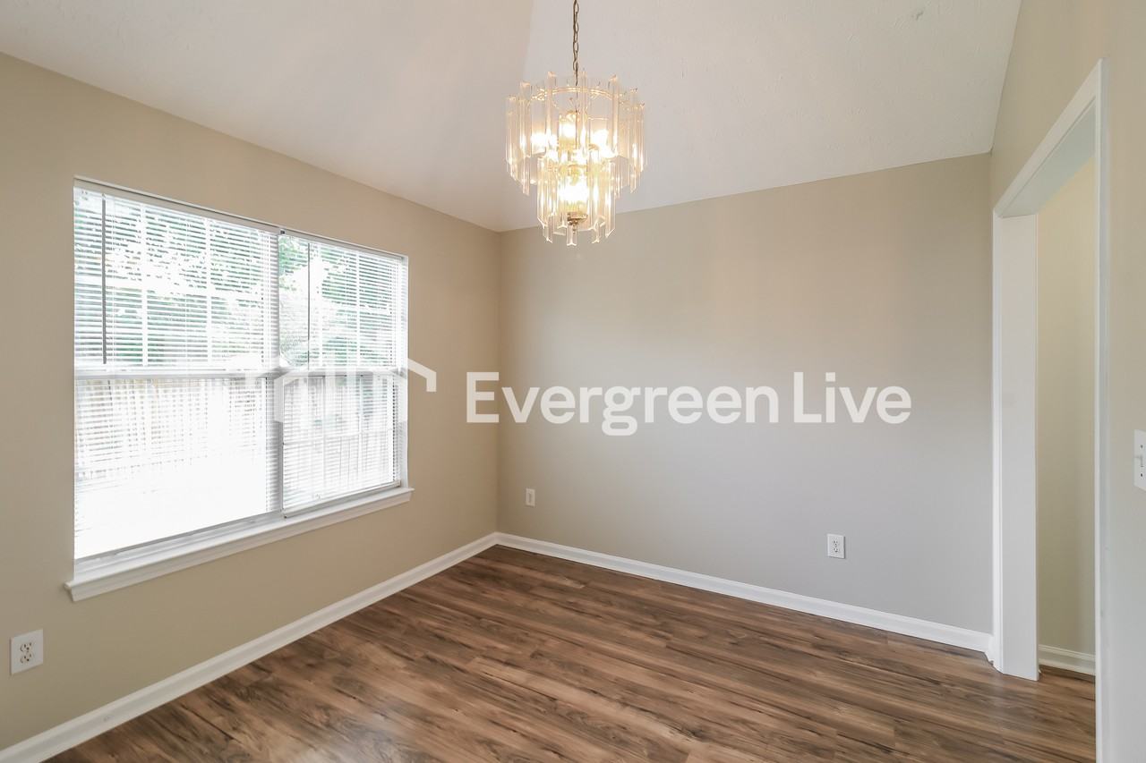 1251 Drawbridge Dr - Photo 5 of 15
