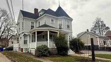 featured image of 209 Cottage St ##3