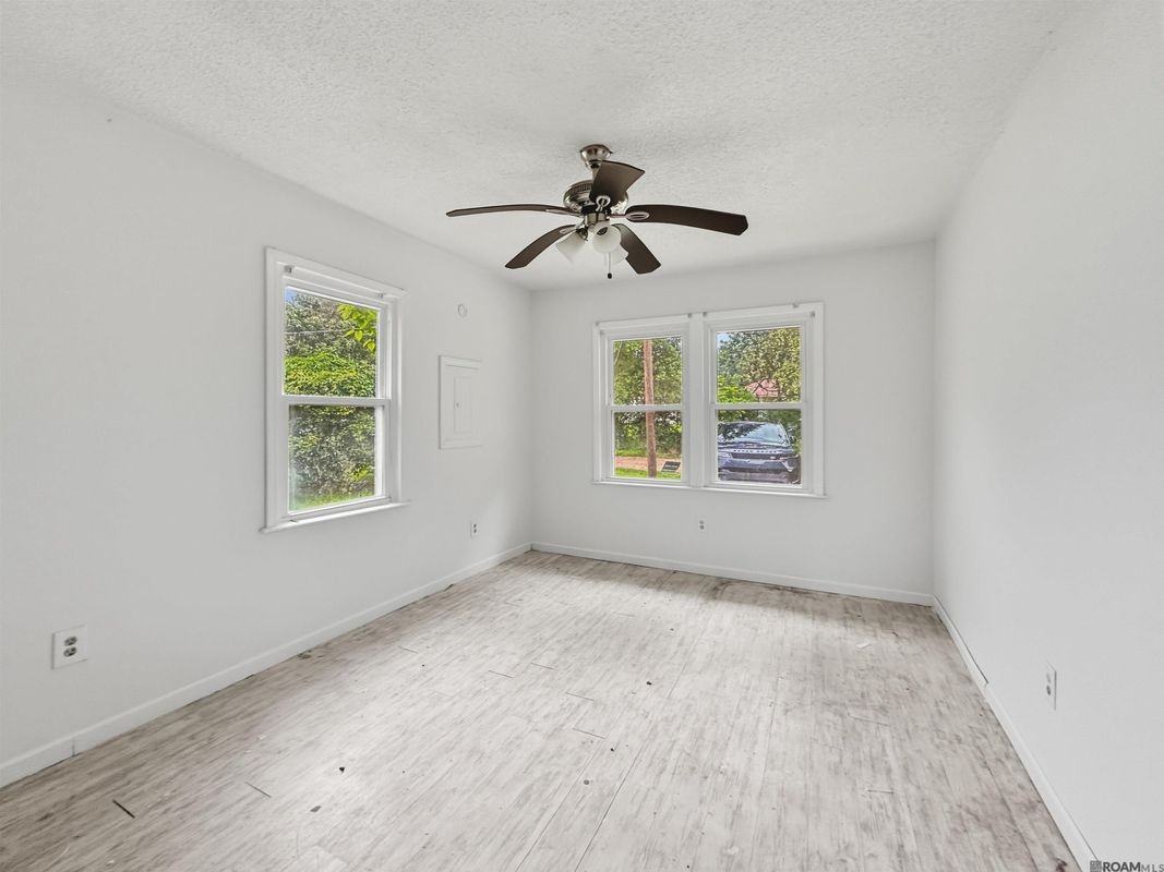 5156 Linden St - Photo 2 of 8