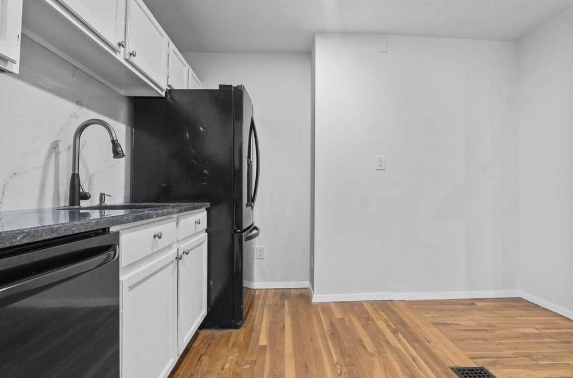 109 Grand Ave ##1a - Photo 3 of 25