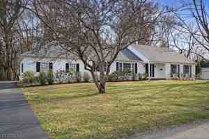 featured image of 7 Village Rd