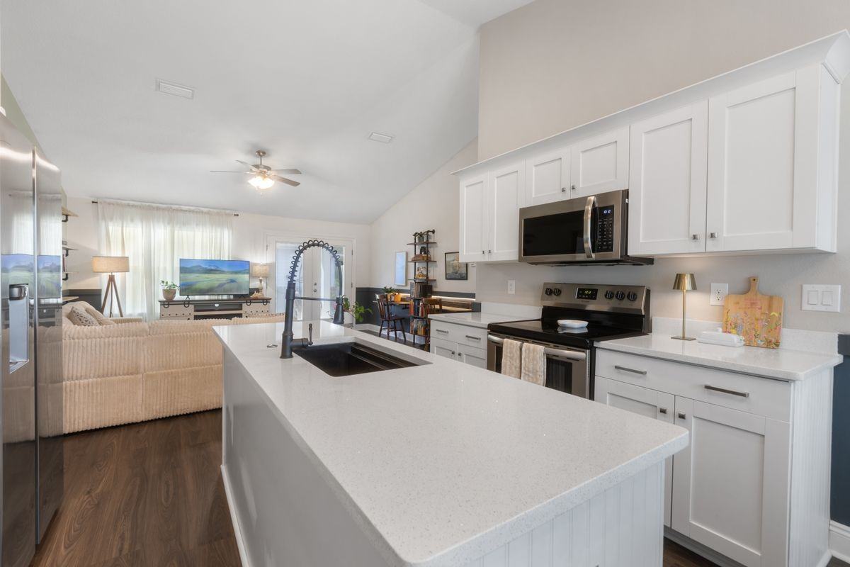 6042 Capitol Dr - Photo 2 of 4